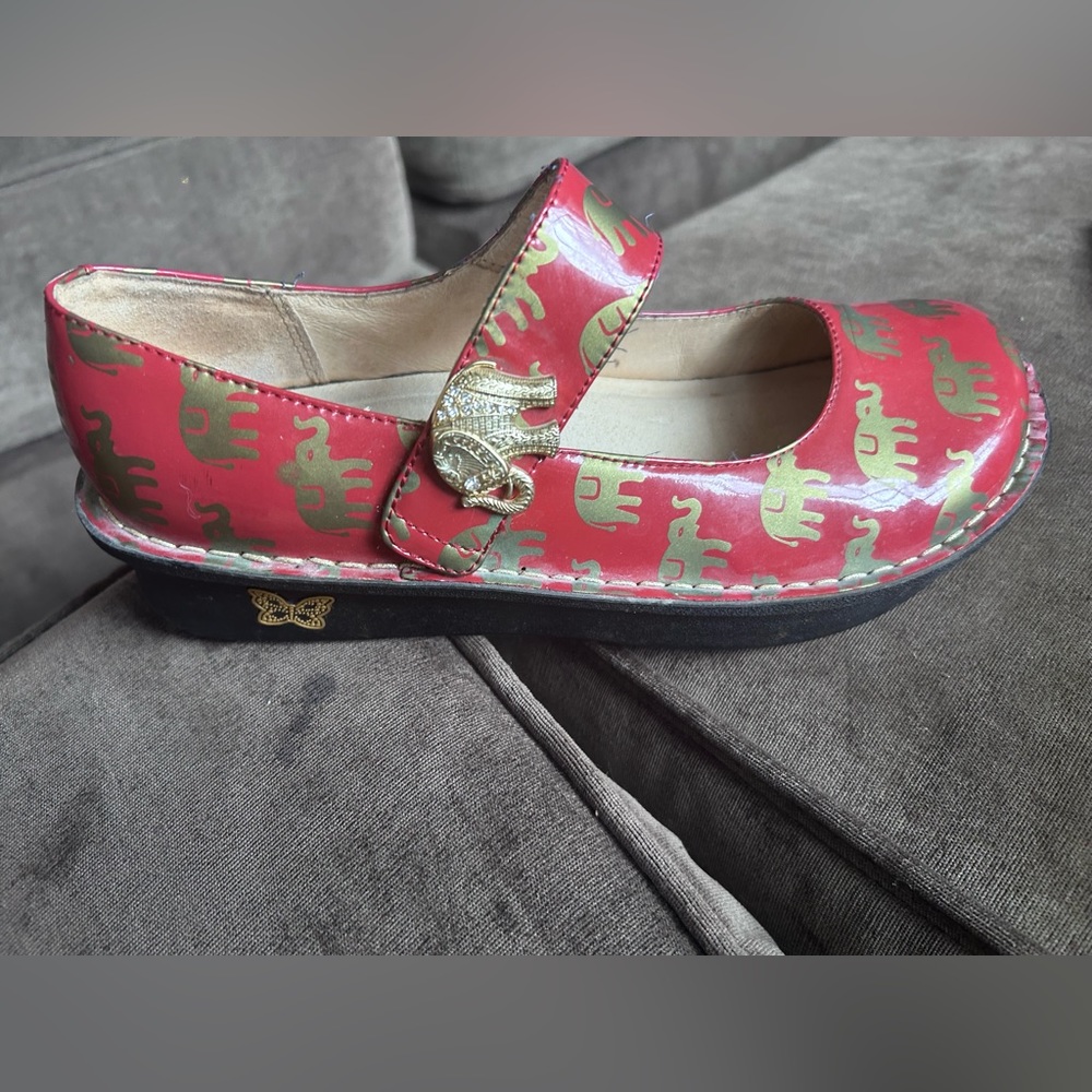 University of Alabama NWT - Algeria Shoe - Size 39.  Roll Tide!!!!  Worn 1x.